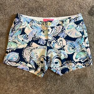 Lilly Pulitzer short size 4